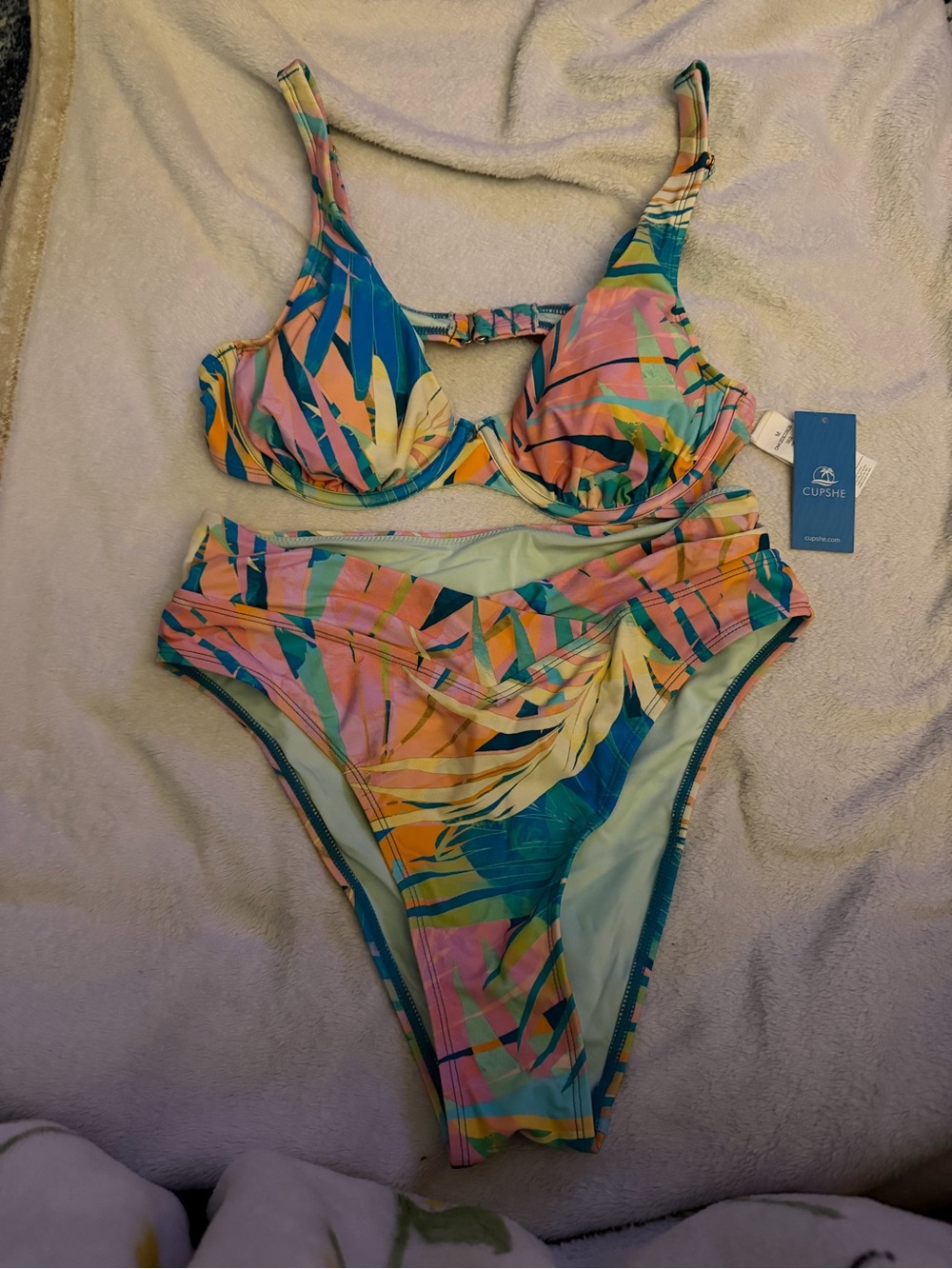 BRAND NEW WITH TAGS Cupshe Women’s Tropical Print Swimsuit in Multi-Color